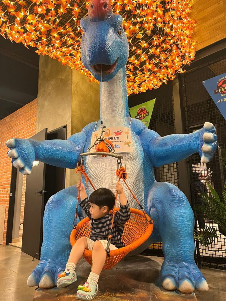 공룡월드 키즈카페 시흥점 그네1