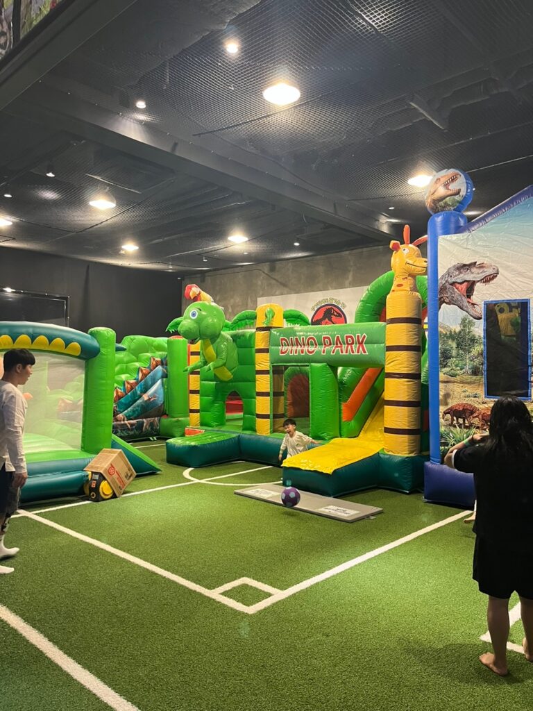 공룡월드 키즈카페 시흥점 에어바운스1