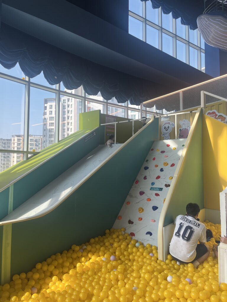 볼베어파크 은평 대형키즈카페 슬라이드2